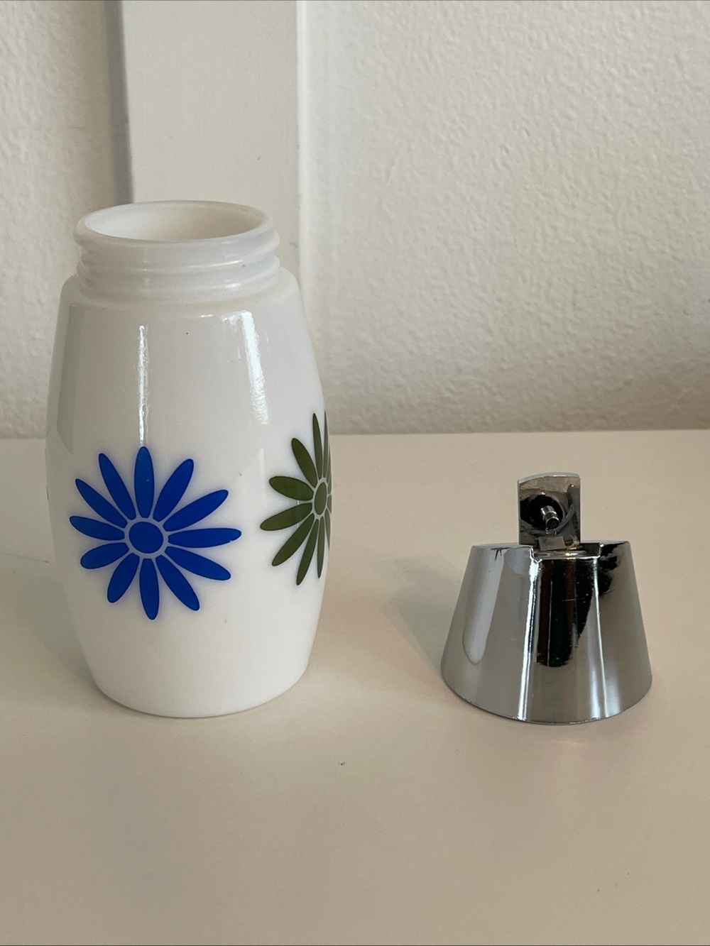 Vintage Westinghouse Gemco Sugar Creamer Dispenser Shaker Green Blue Daisies - Picture 6 of 10